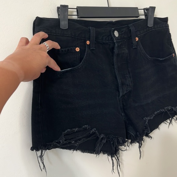 Levi's Lunar Black 501 High Rise Distressed Denim Shorts Size 30 - Picture 5 of 10